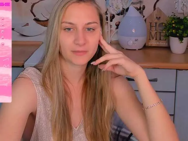 Live sex webcam photo for RitaMay #271413675