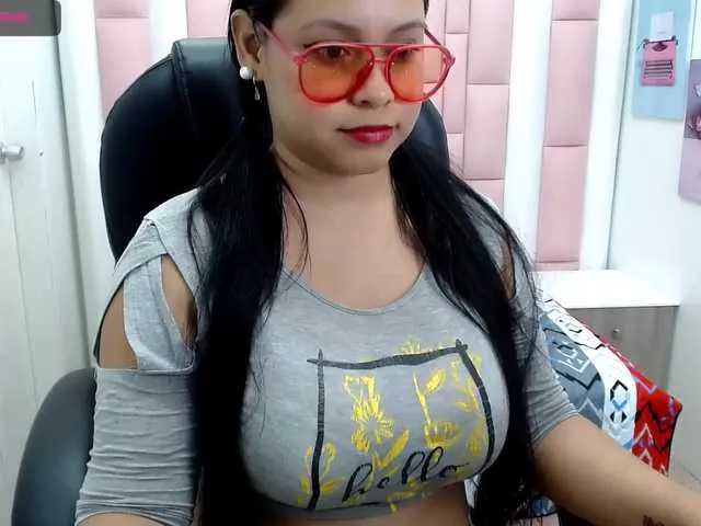 Live sex webcam photo for MollyPatrick2 #271410055