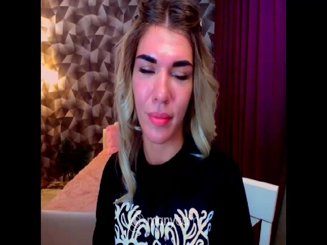 Live sex webcam photo for Sendy_White #271423372