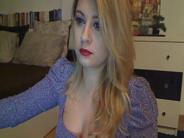 Live sex webcam photo for MISS__S #271418677