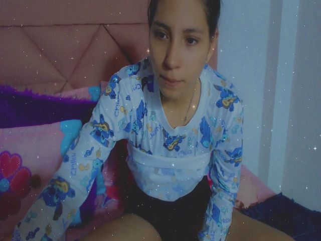 Live sex webcam photo for Emma_18x #271423130