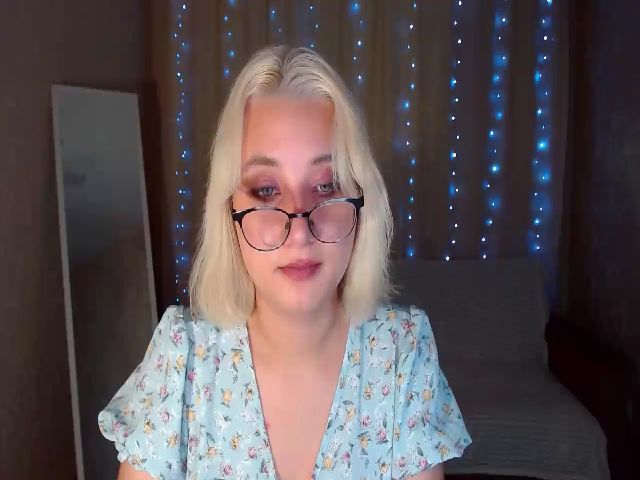 Live sex webcam photo for Star_Laura #271423824