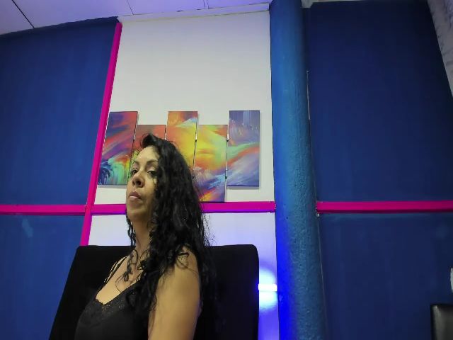 Live sex webcam photo for Kriss_milf #271422706