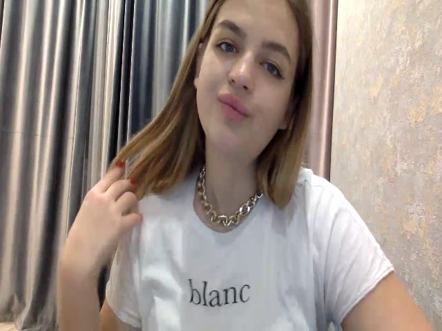 Live sex webcam photo for Princess_Ly2 #271409972