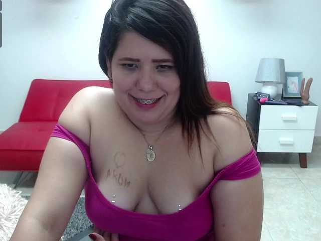 Live sex webcam photo for Isabella- #271410423