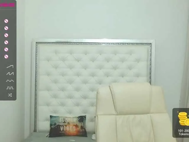 Live sex webcam photo for erykajoyy #271421194