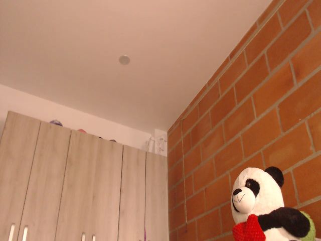 Live sex webcam photo for Sexybunny_0_0 #271423945