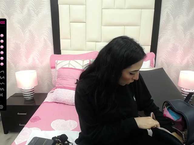 Live sex webcam photo for MelissaVega #271417489