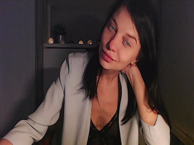 Live sex webcam photo for Ameli_XO #271423285