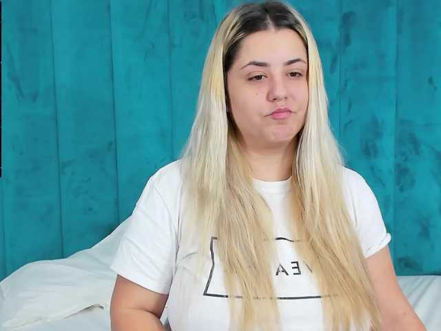 Live sex webcam photo for LarissRose #271414088