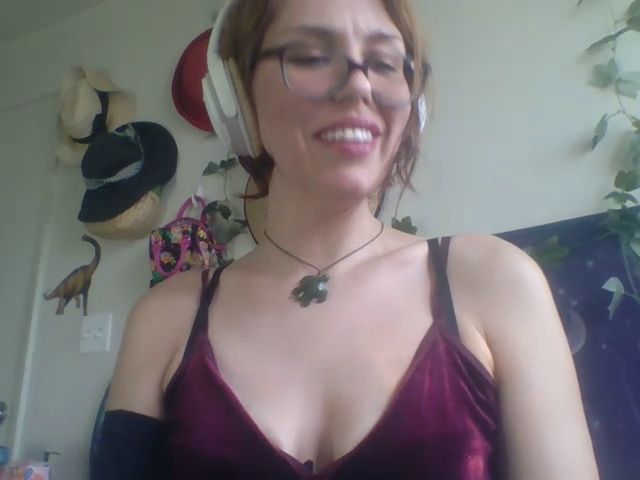 Live sex webcam photo for SadeIneed #271425168