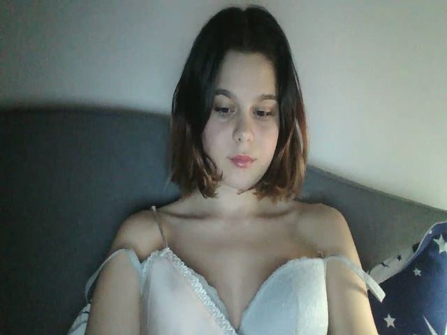 Live sex webcam photo for AriahKiss #271420183