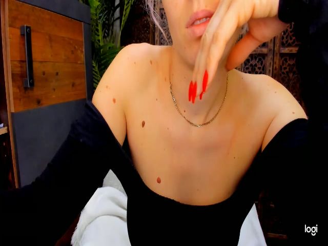 Live sex webcam photo for KsenyaMoon #271411713