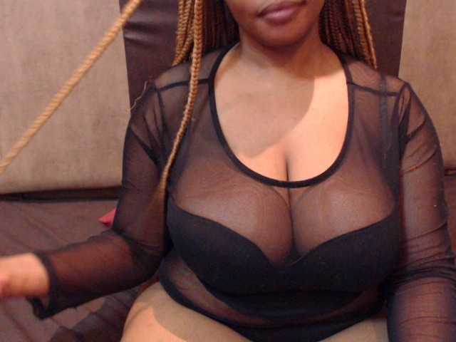 Live sex webcam photo for sexyeboncurvy #271421907