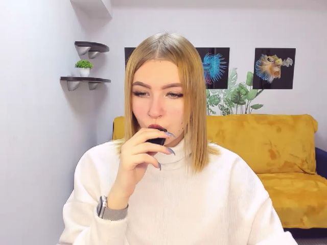 Live sex webcam photo for ViolaRose #271419791