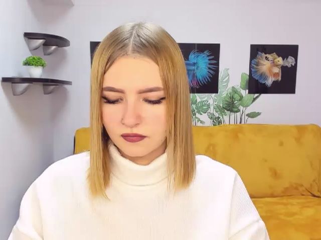 Live sex webcam photo for ViolaRose #271420380