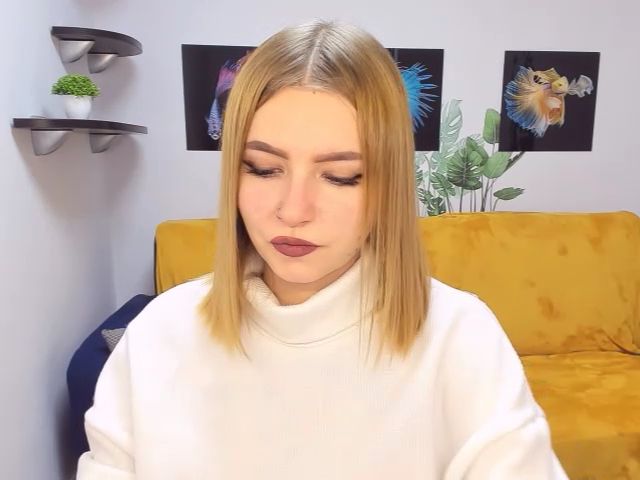 Live sex webcam photo for ViolaRose #271423049