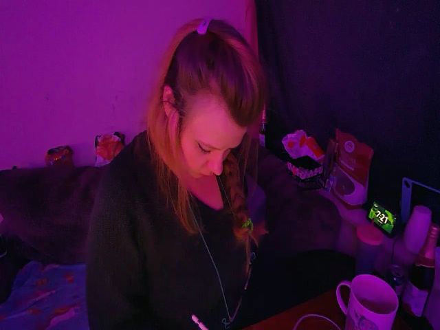 Live sex webcam photo for KissedPixie #271410799