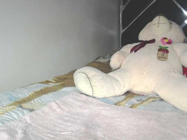 Live sex webcam photo for kendall-sex #271413876