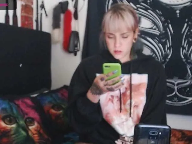 Live sex webcam photo for -LlonaKoons #271427647