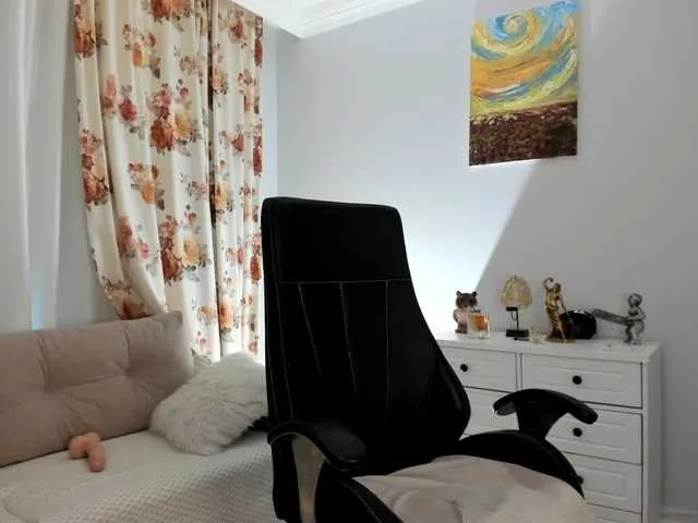 Live sex webcam photo for Colette1W #271433598