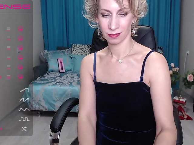 Live sex webcam photo for KirstenDesire #271437718