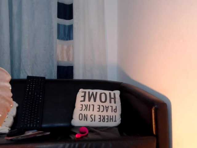 Live sex webcam photo for EllaRose29 #271437942