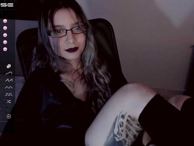 Live sex webcam photo for LilithMystic #271438341