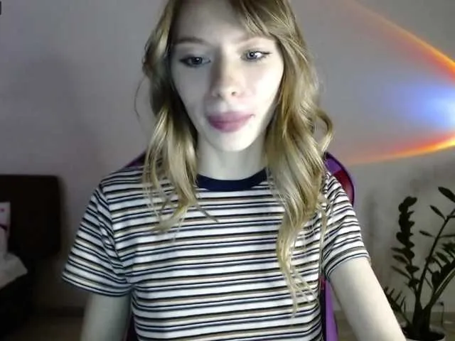 Live sex webcam photo for Emerald20 #271437476