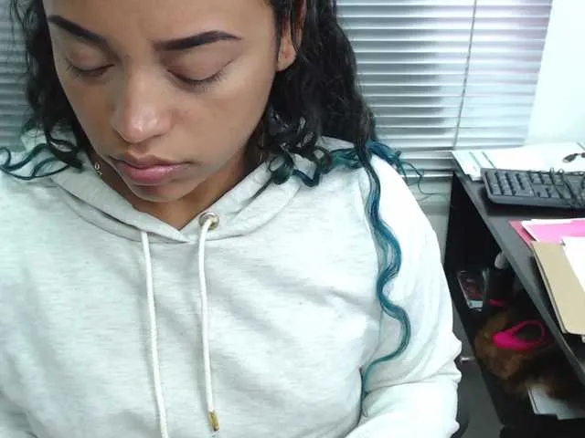 Live sex webcam photo for Angeluxxx #271426965