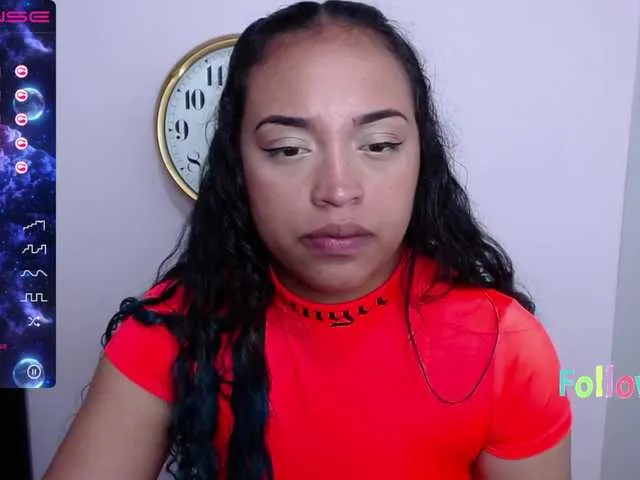 Live sex webcam photo for Angeluxxx #271438088