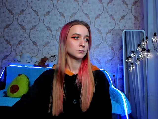 Live sex webcam photo for KiraLiLime #287990211