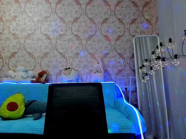 Live sex webcam photo for KiraLiLime #287990212