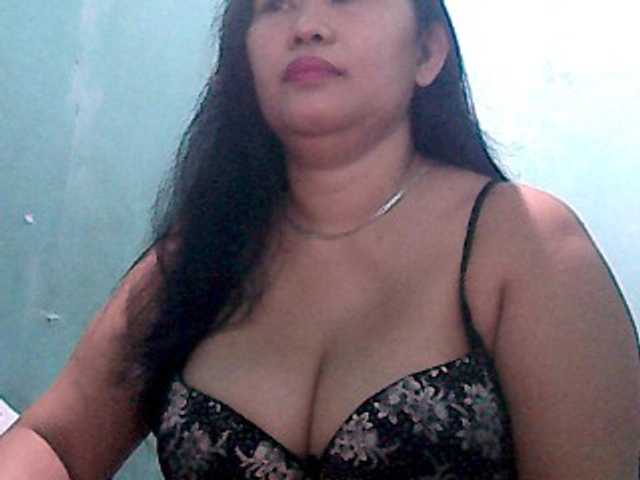 Live sex webcam photo for wildmom4u #271437806