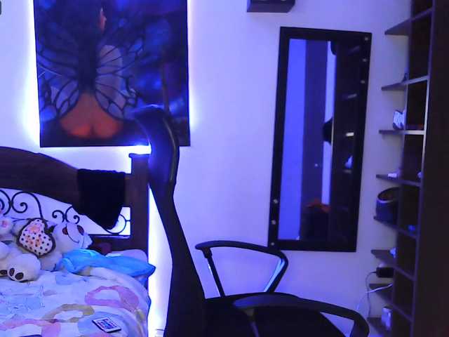 Live sex webcam photo for Caroline134 #271427546