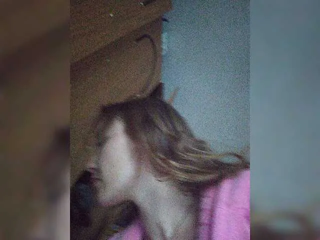 Live sex webcam photo for Alenushka888 #271430077