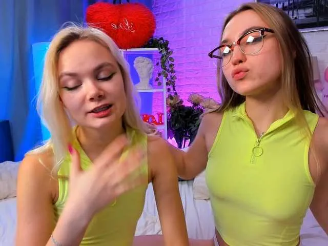 Live sex webcam photo for EllaaMaary #271426030
