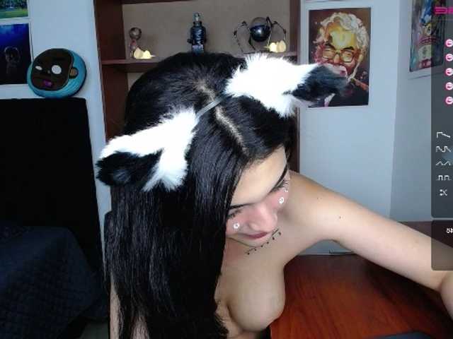 Live sex webcam photo for CharlloteWolf #271438084