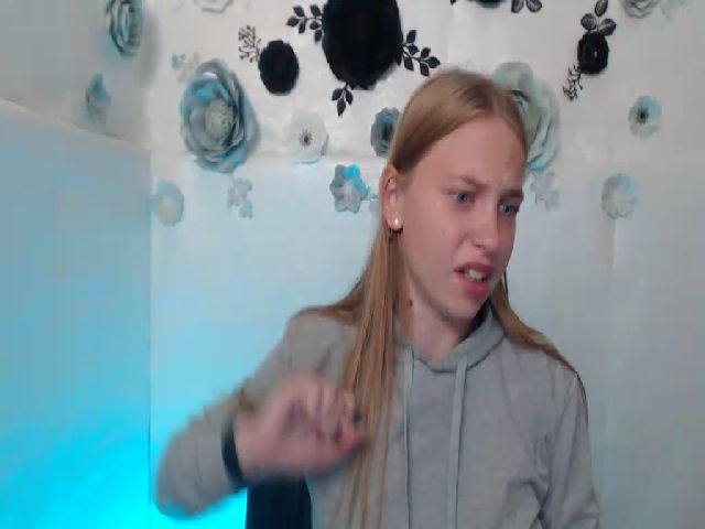 Live sex webcam photo for SshyTeen #271431669