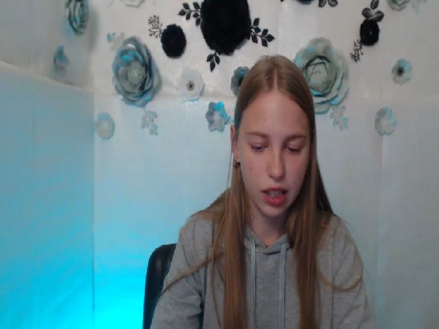 Live sex webcam photo for SshyTeen #271431736