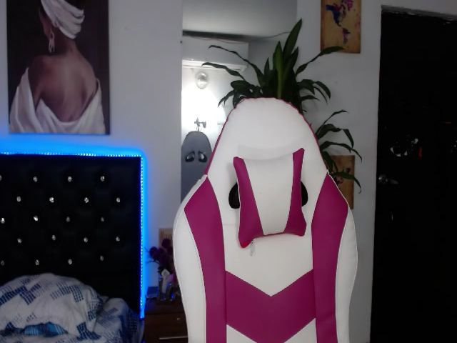 Live sex webcam photo for Andrea_greey #271427779