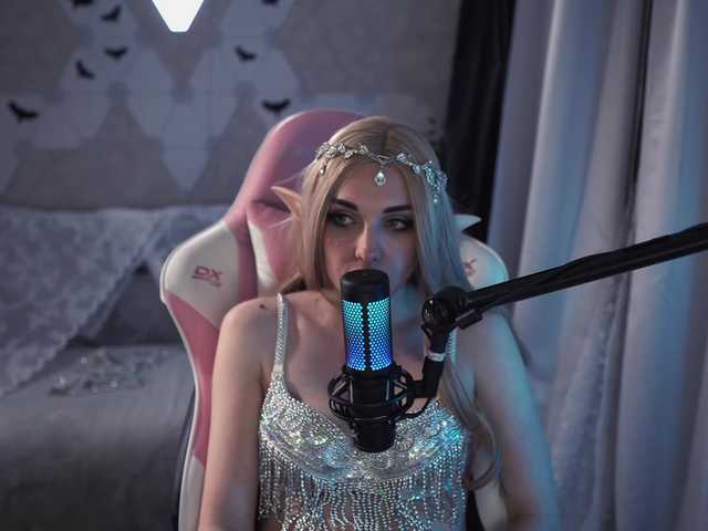 Live sex webcam photo for MalinaBo0m #271425726