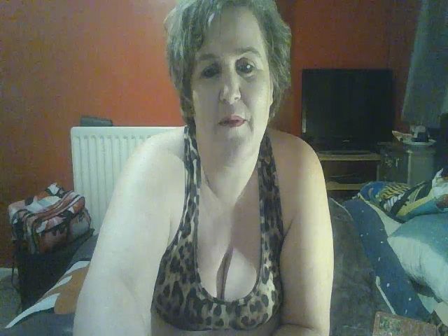 Live sex webcam photo for YUMMYMUMMY39 #271440477
