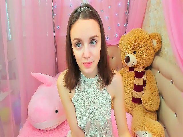 Live sex webcam photo for LIL_MAYA #271431394