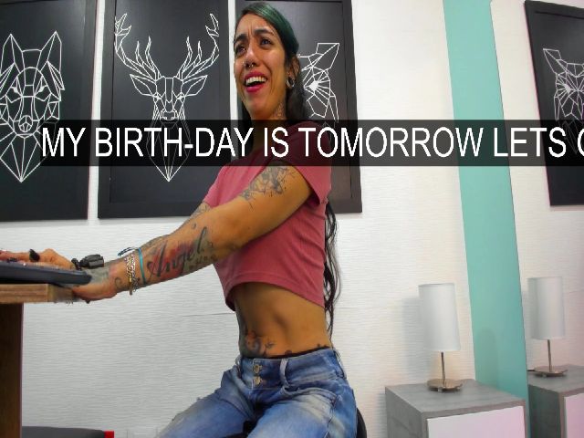 Live sex webcam photo for VioletaRoux #271429154