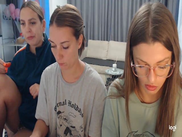 Live sex webcam photo for Emi_lywild #271429827