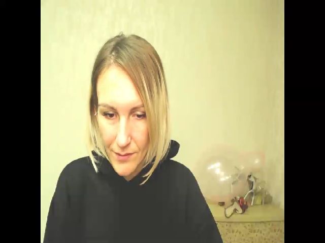 Live sex webcam photo for MiliEsiens #271432731