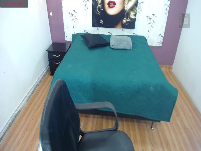 Live sex webcam photo for Alenaa_1 #271434757