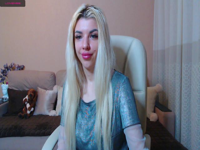 Live sex webcam photo for SilviaDream #271439830