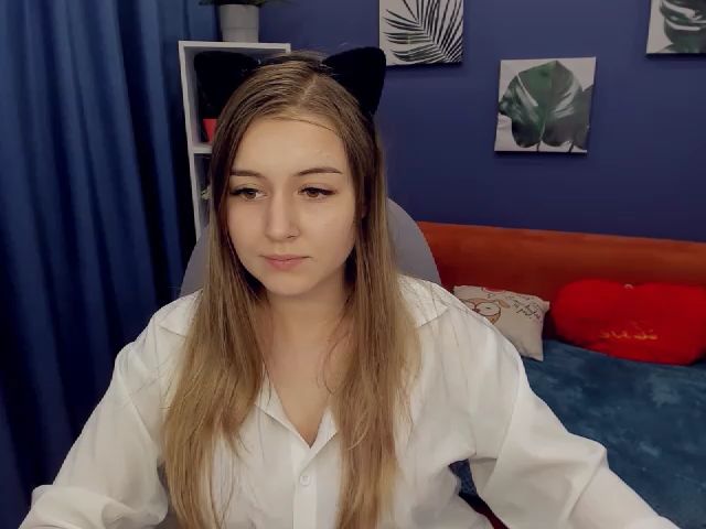 Live sex webcam photo for LorraineIce #271426401